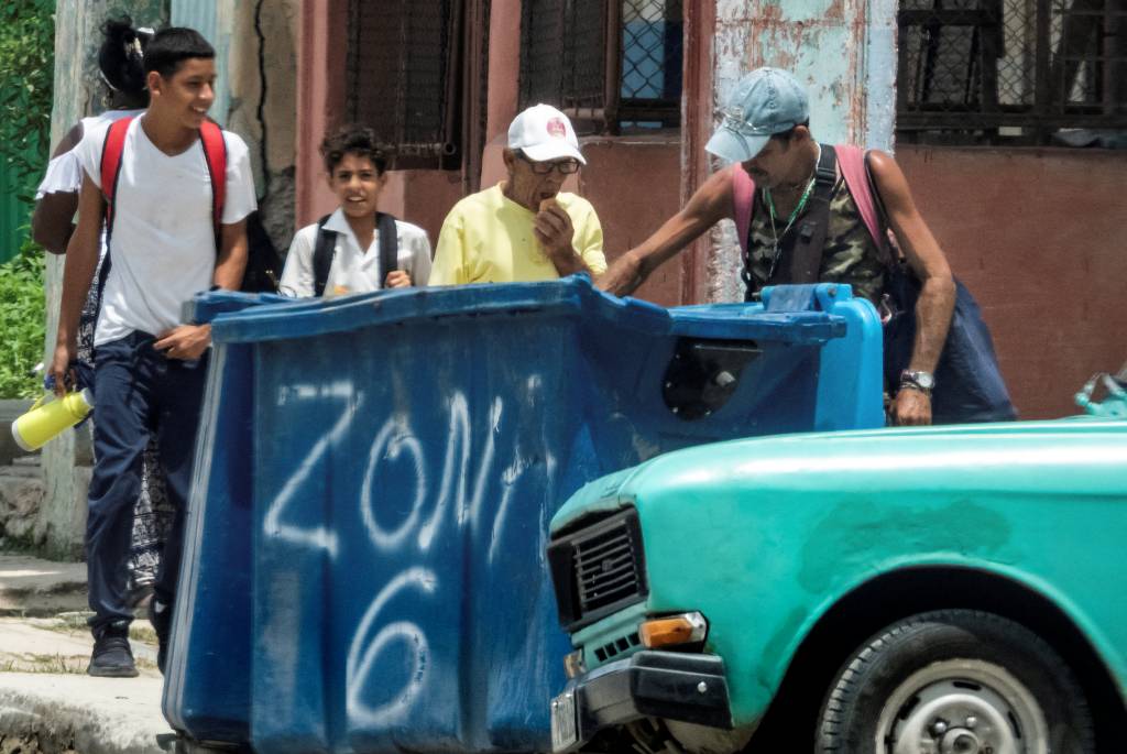 Cuba demite ministra que disse que ‘não existem mendigos’ no país