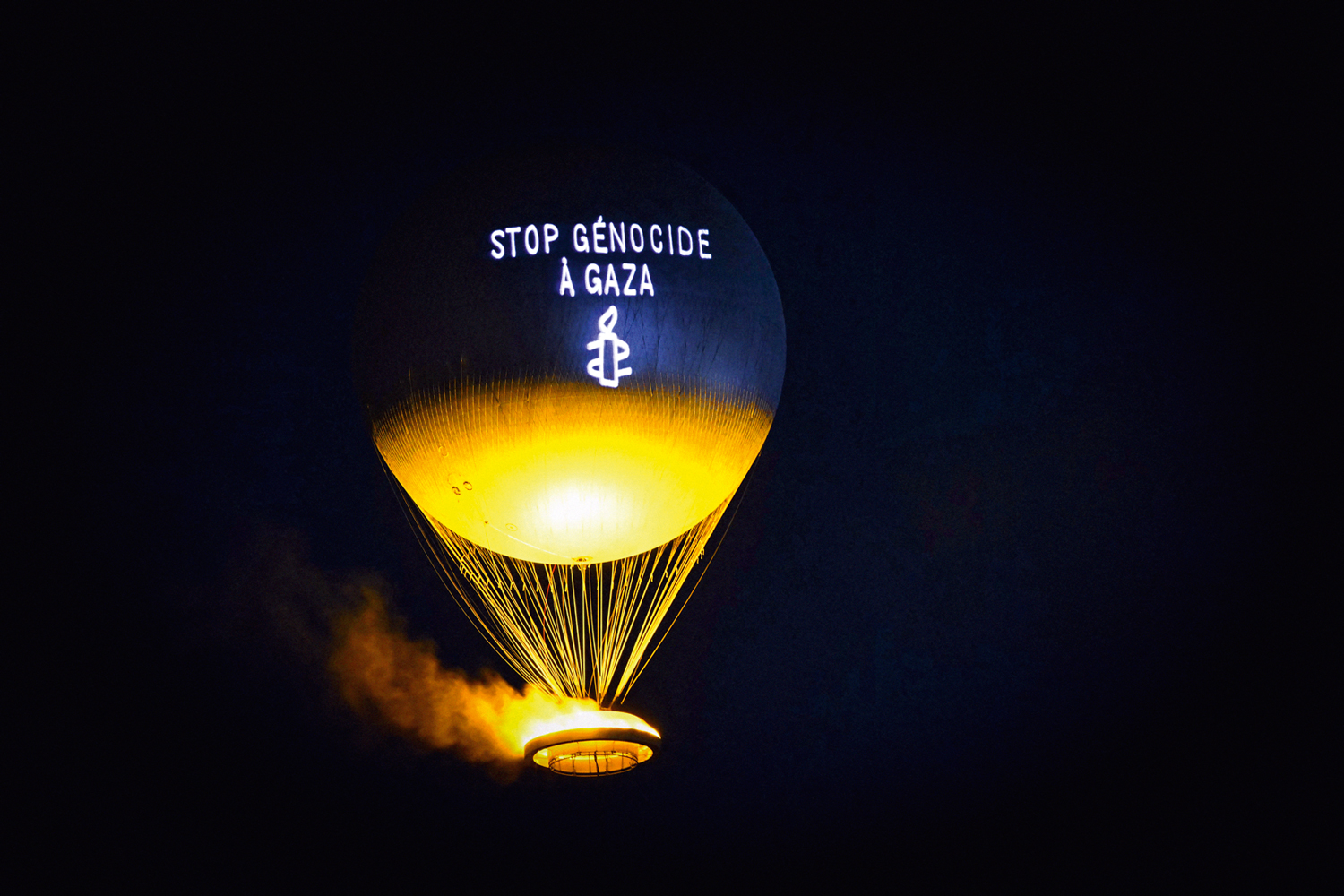 PRESS&Atilde;O NO AR -&ensp;Bal&atilde;o ol&iacute;mpico paira sobre Paris em apoio a Gaza: Fran&ccedil;a reconhecer&aacute; Estado palestino