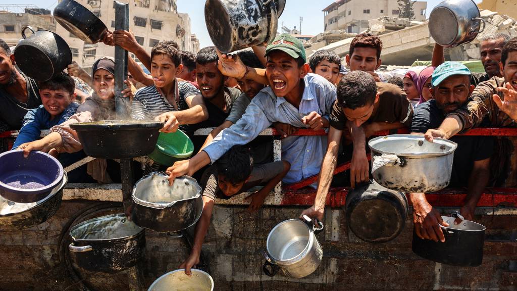 Guerra pela vida: VEJA registra a escalada do conflito e o drama humanitário em Gaza