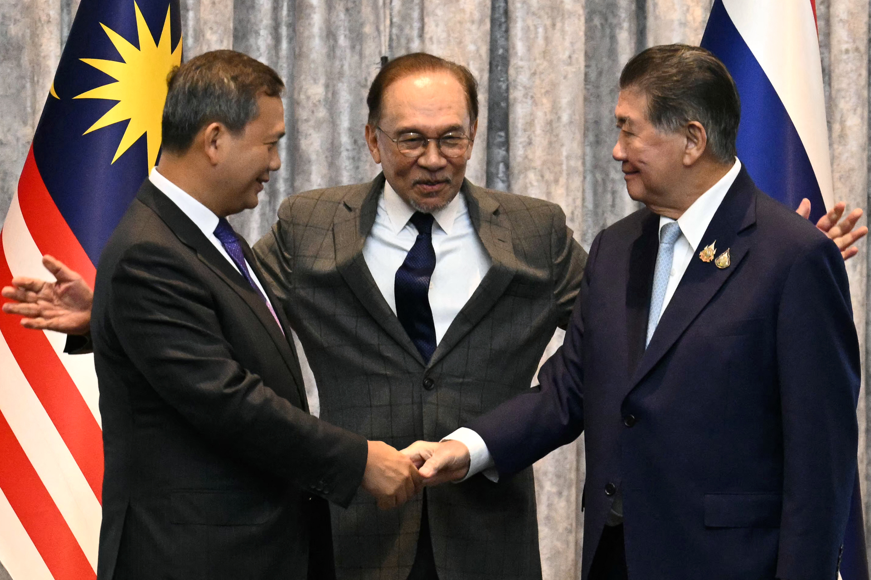 Tailândia e Camboja anunciam cessar-fogo após dias ataques por disputa territorial