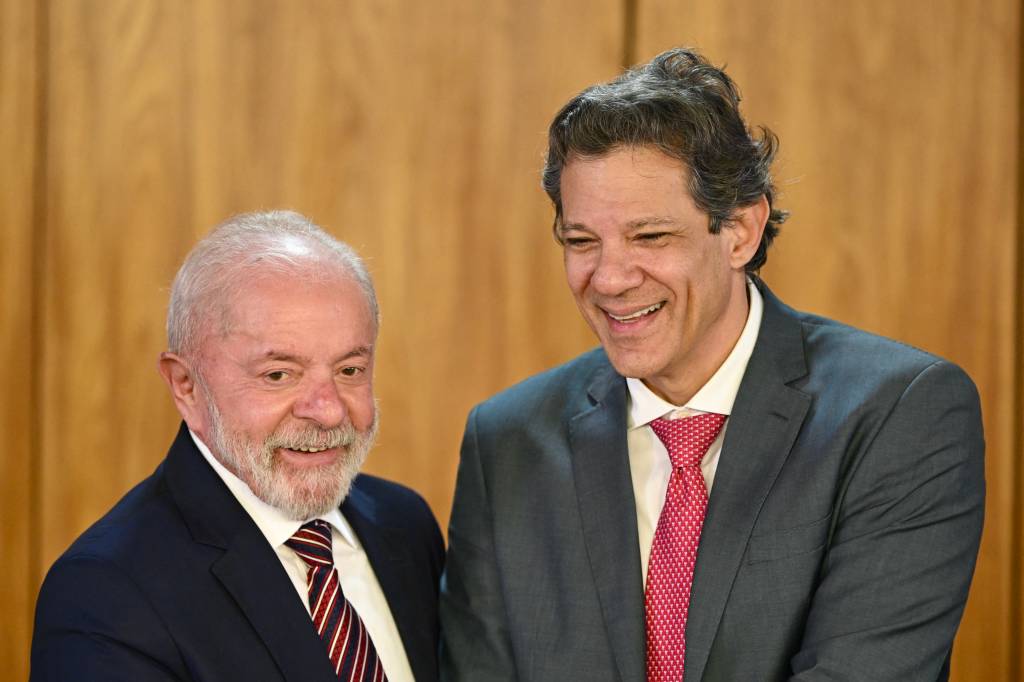 Ibovespa avança de olho em novas metas fiscais no Brasil