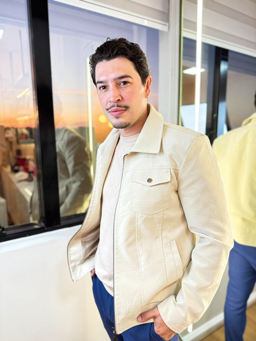 VAIDOSO, SIM - O empres&aacute;rio Levi Chiocca, 32 anos, investiu at&eacute; agora valor equivalente ao de um carro em interven&ccedil;&otilde;es est&eacute;ticas variadas. Foi por influ&ecirc;ncia da mulher, m&eacute;dica da &aacute;rea, que ele desaguou nesse territ&oacute;rio. Acabou virando rotina. &ldquo;Quero que ela tenha orgulho de estar ao lado de algu&eacute;m que se cuida de verdade&rdquo;, diz Levi, que garante: os investimentos em beleza dele v&atilde;o seguir em alta