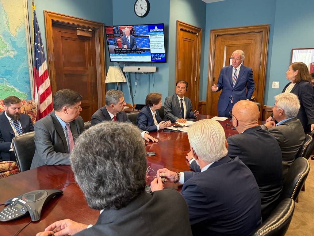 Senadores brasileiros veem janela para negociação setorial de tarifaço