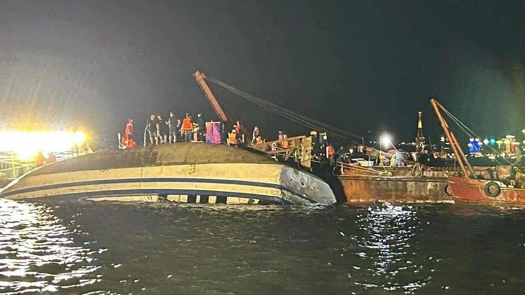 Barco de turismo vira e mata ao menos 34 pessoas no Vietnã