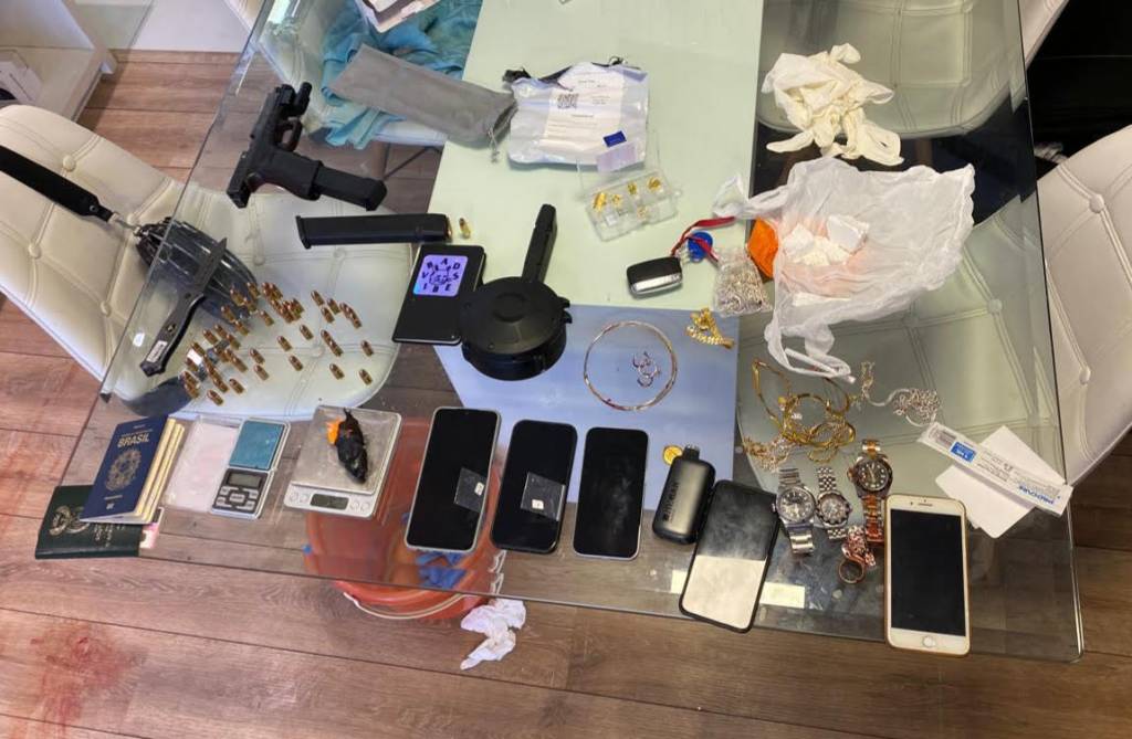 Criança vê sangue, polícia é chamada e acha casal morto em apartamento