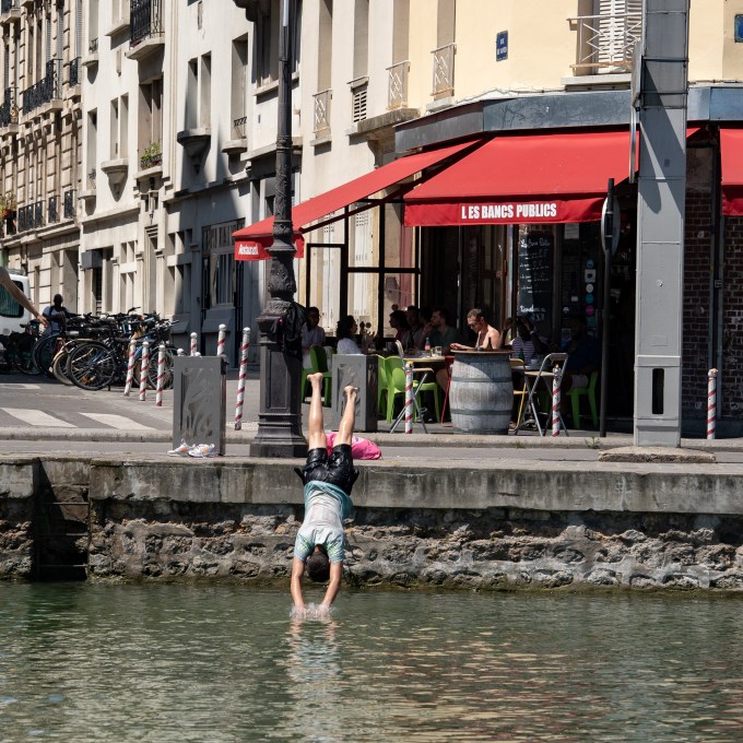Após 100 anos, Paris reabre o Rio Sena para banho