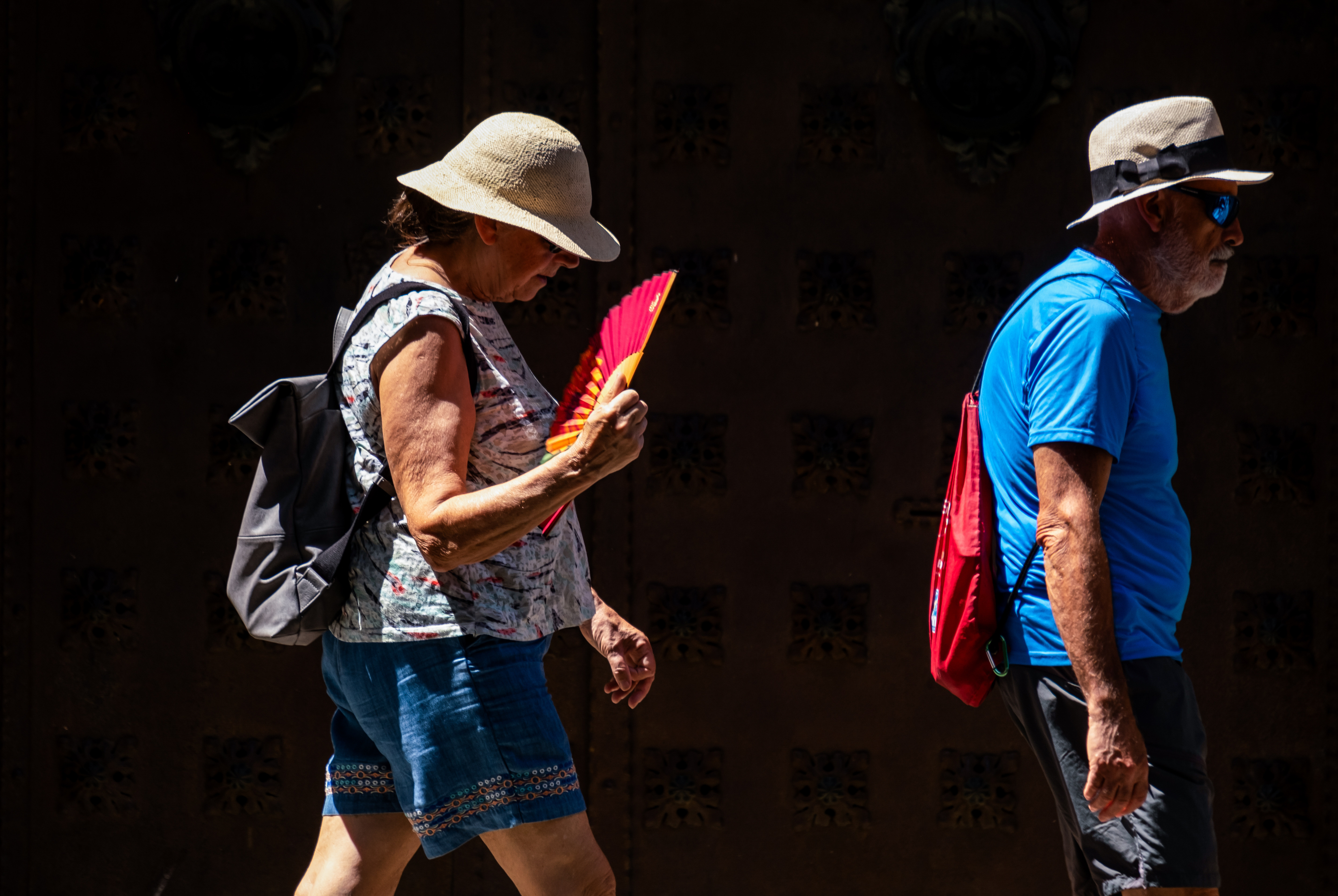Calor castiga Europa com termômetros a 40ºC e centenas de incêndios; Reator nuclear desliga