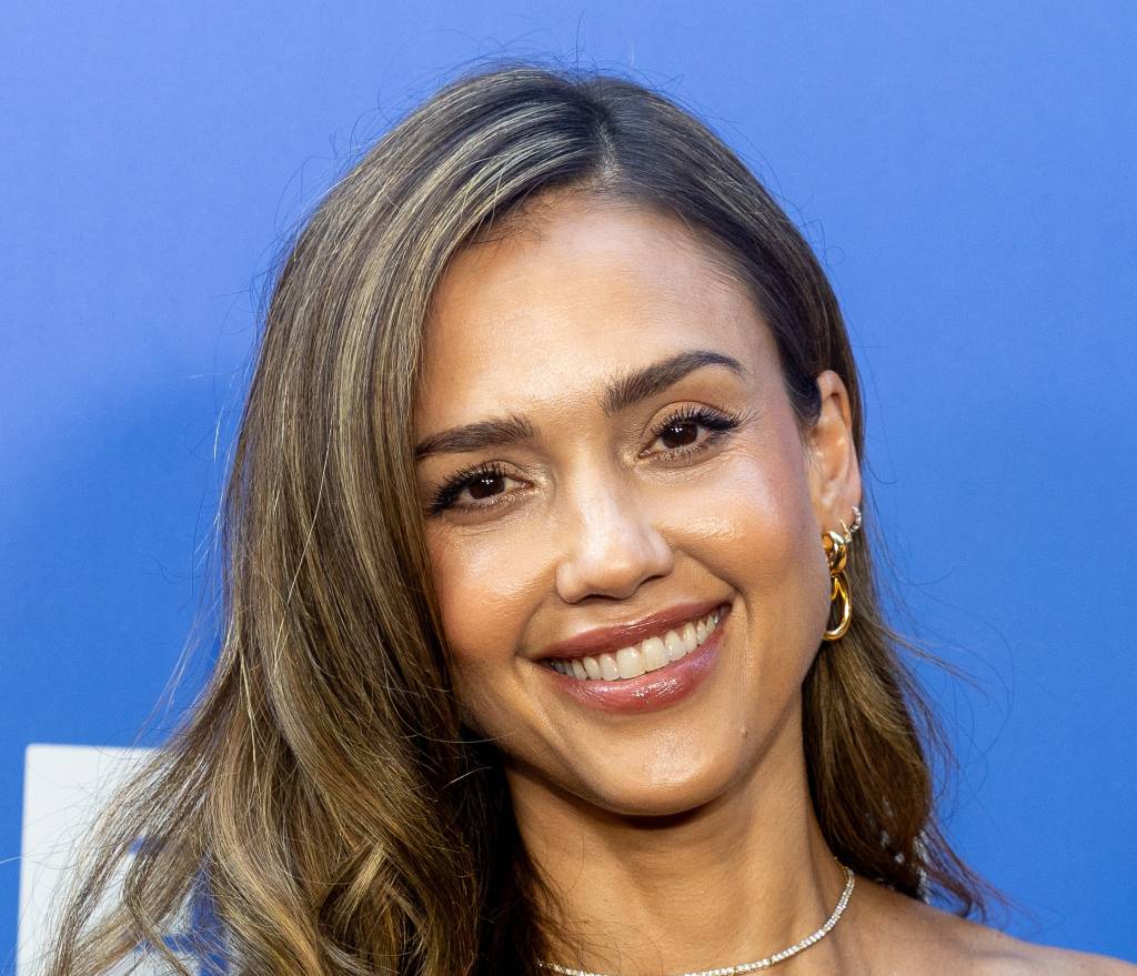 O ator apontado como novo romance de Jessica Alba