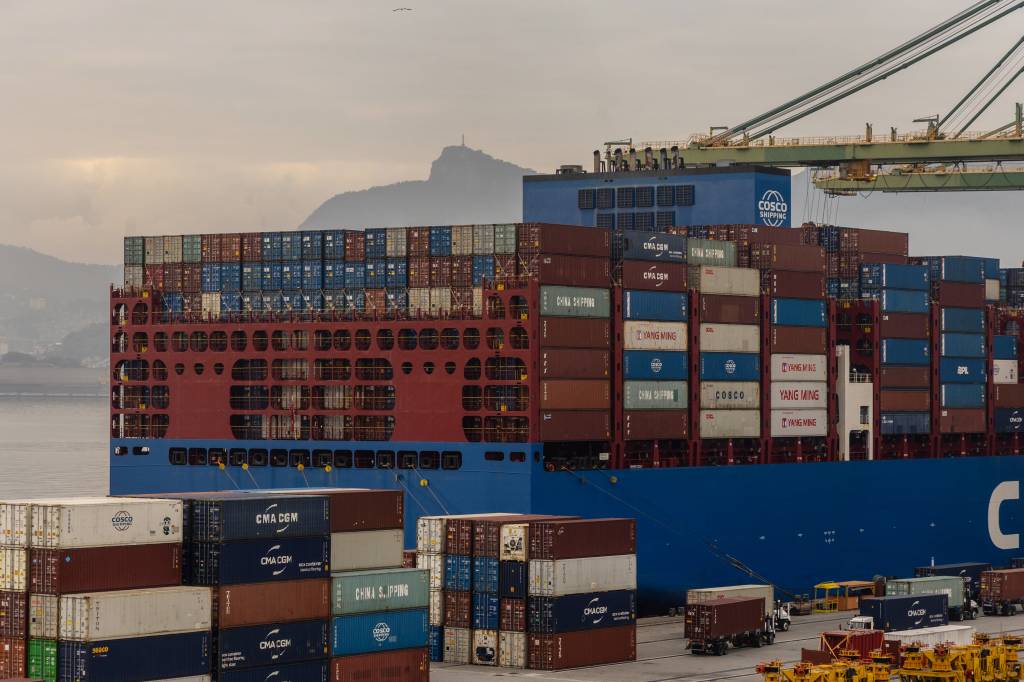 Balança comercial tem superávit acima do esperado em julho