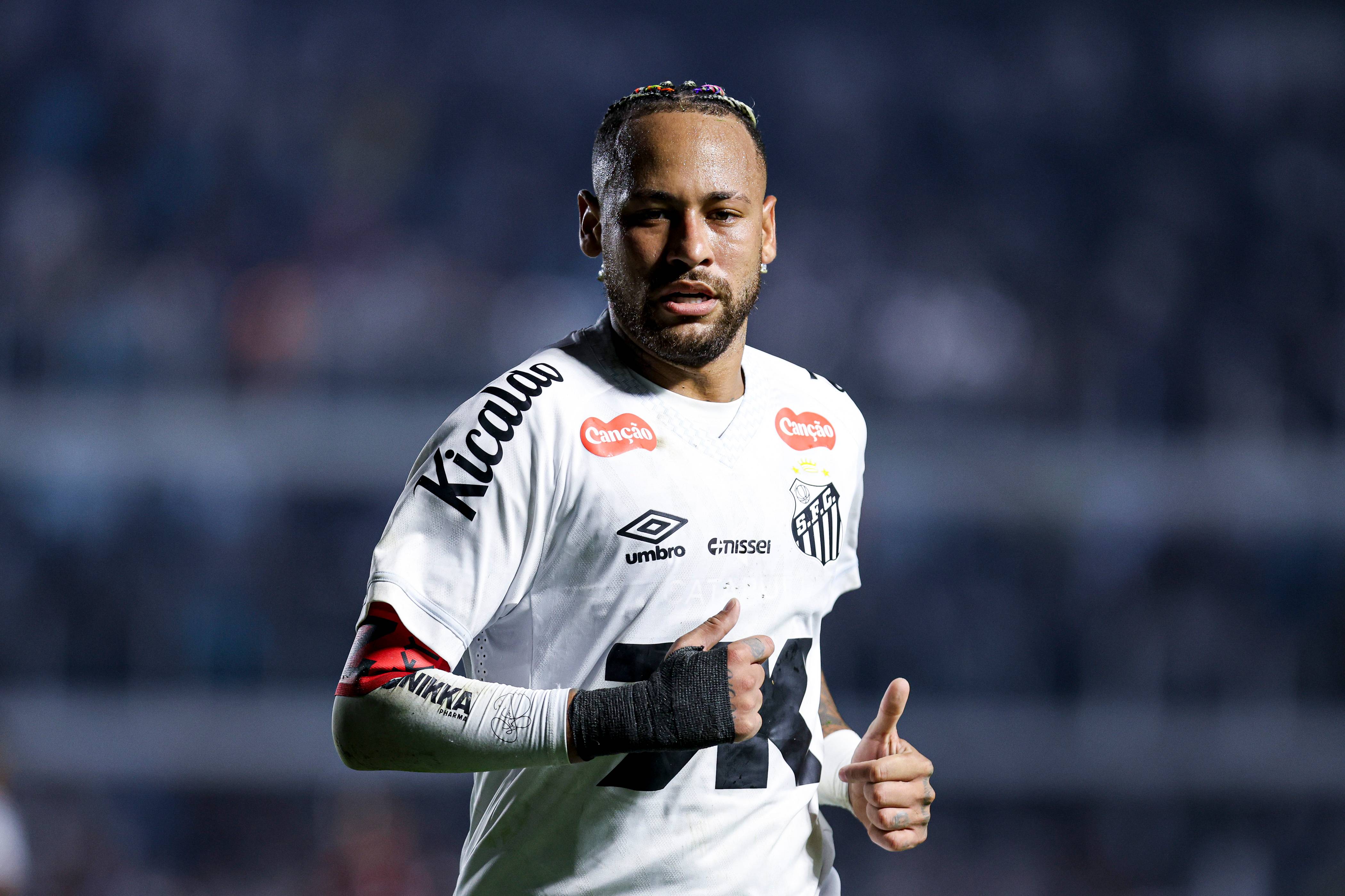 SANTOS, BRAZIL - JULY 16: Neymar of Santos looks on during the Brasileirao 2025 match between Santos and Flamengo at Urbano Caldeira Stadium (Vila Belmiro) on July 16, 2025 in Santos, Brazil. (Photo by Ricardo Moreira/Getty Images)