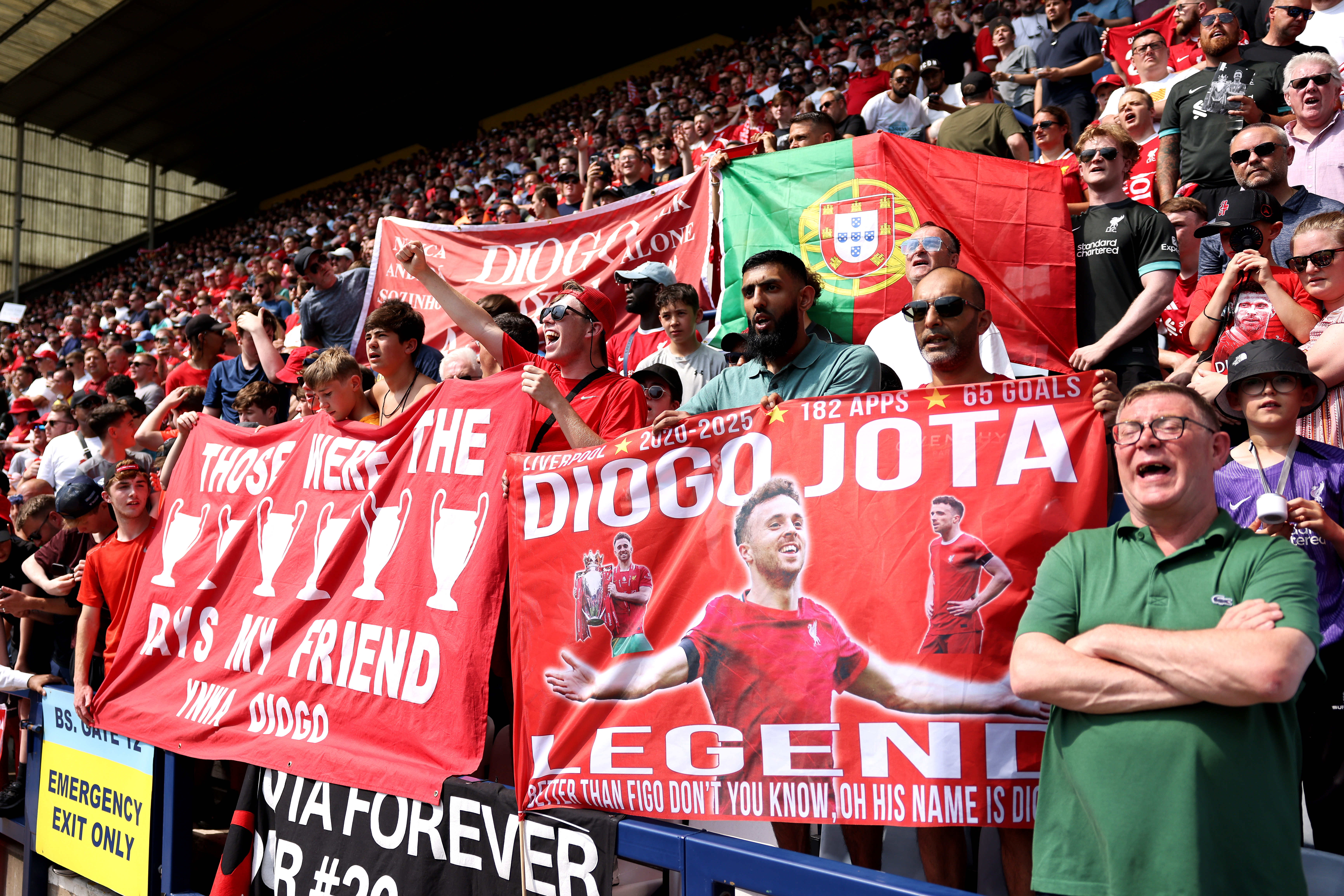 Como foram as homenagens a Diogo Jota no primeiro jogo do Liverpool após morte do jogador