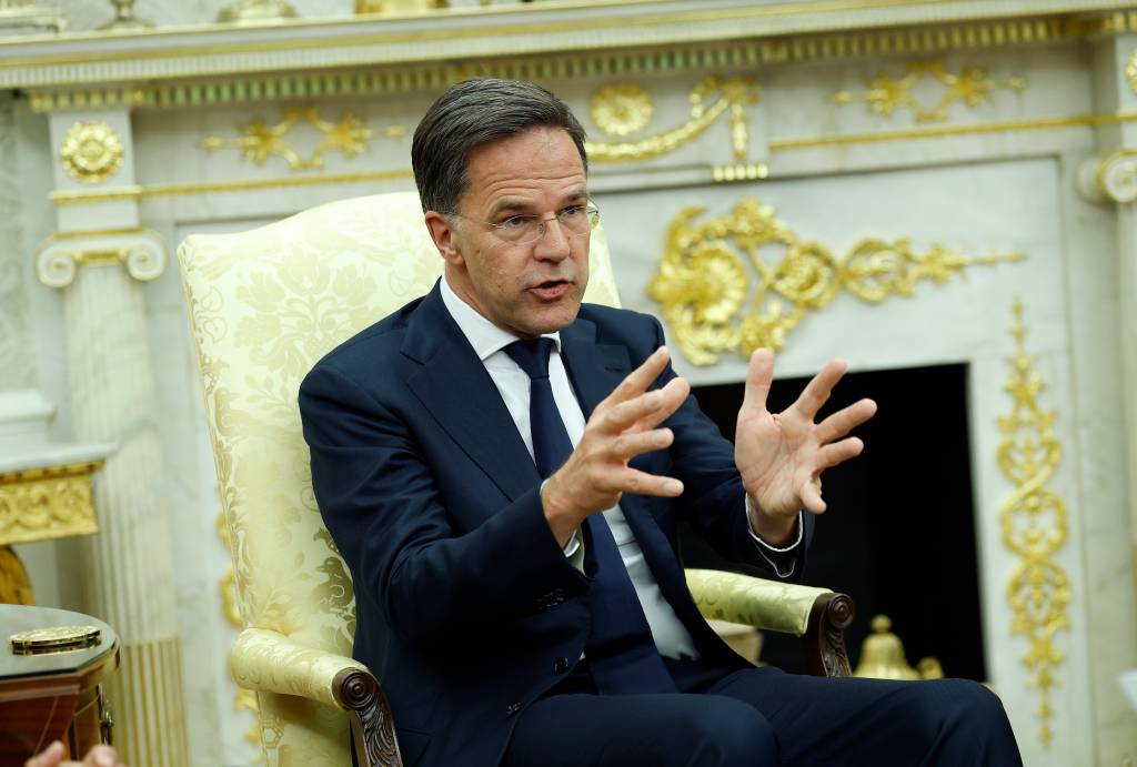 Brasil pode ser alvo de tarifas de 100% por negócios com Rússia, diz chefe da Otan