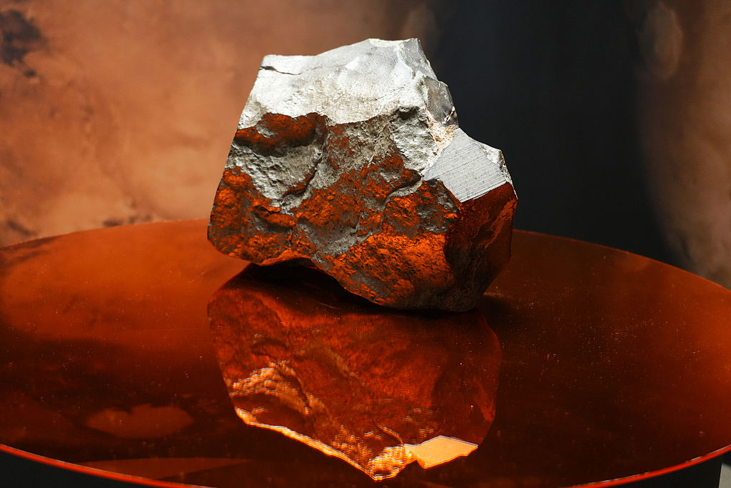Meteorito de Marte entra em disputa internacional após leilão milionário