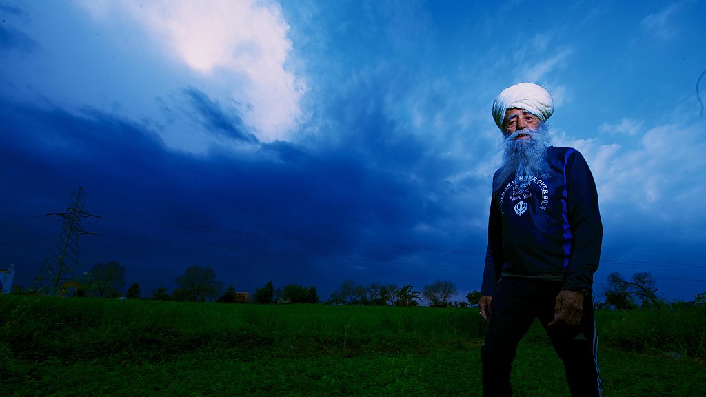 Morre Fauja Singh, o maratonista mais velho do mundo, aos 114 anos