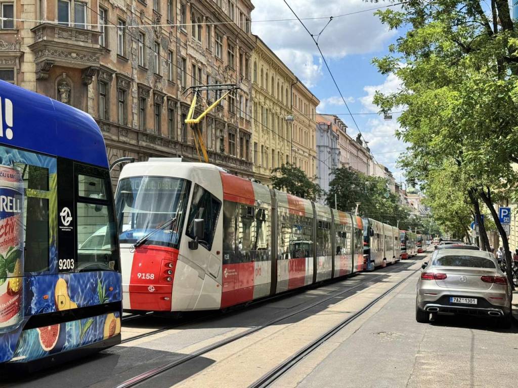 Grande apagão atinge República Tcheca e interrompe serviços de transporte