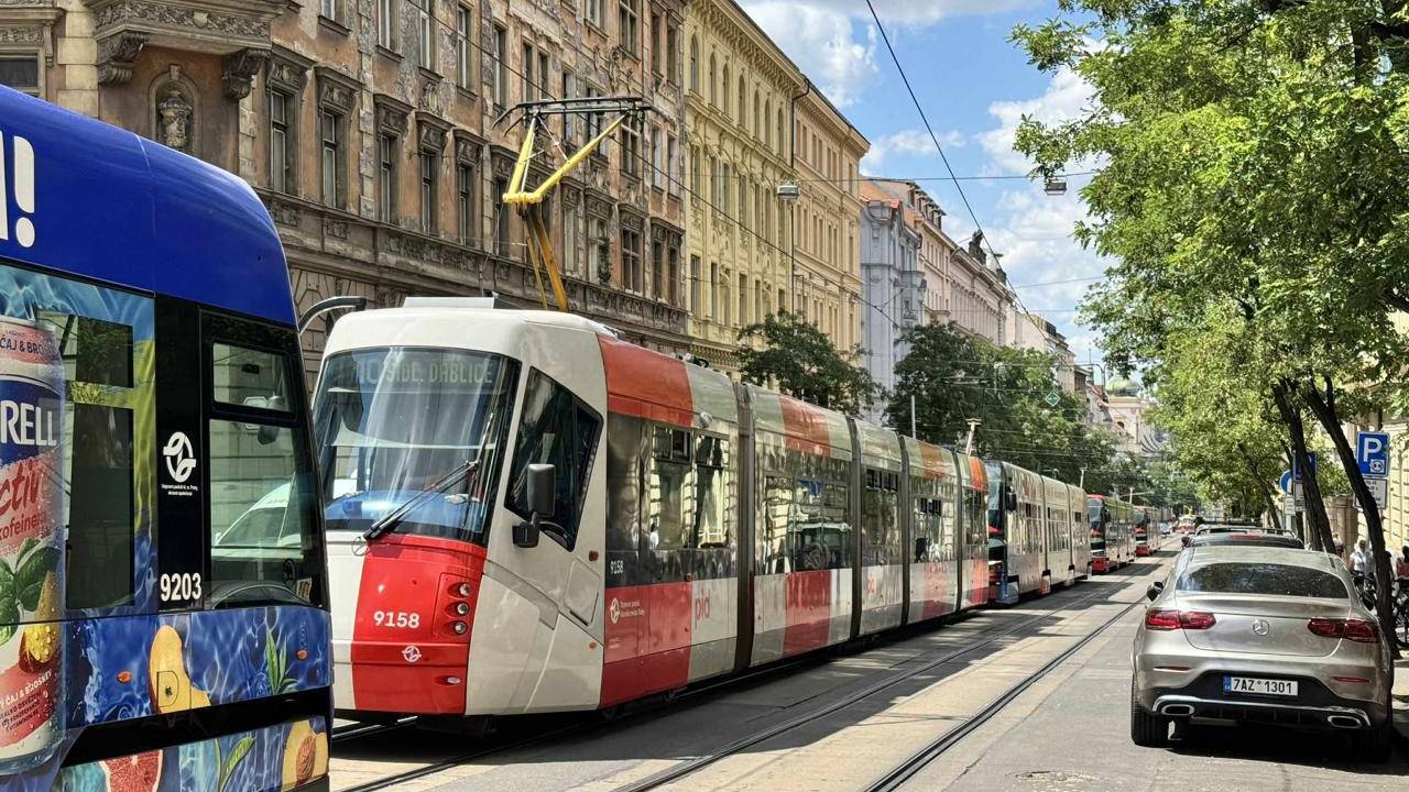 Queda de luz levou à interrupção dos serviços de bonde em Praga, capital da República Tcheca. 04/07/2025