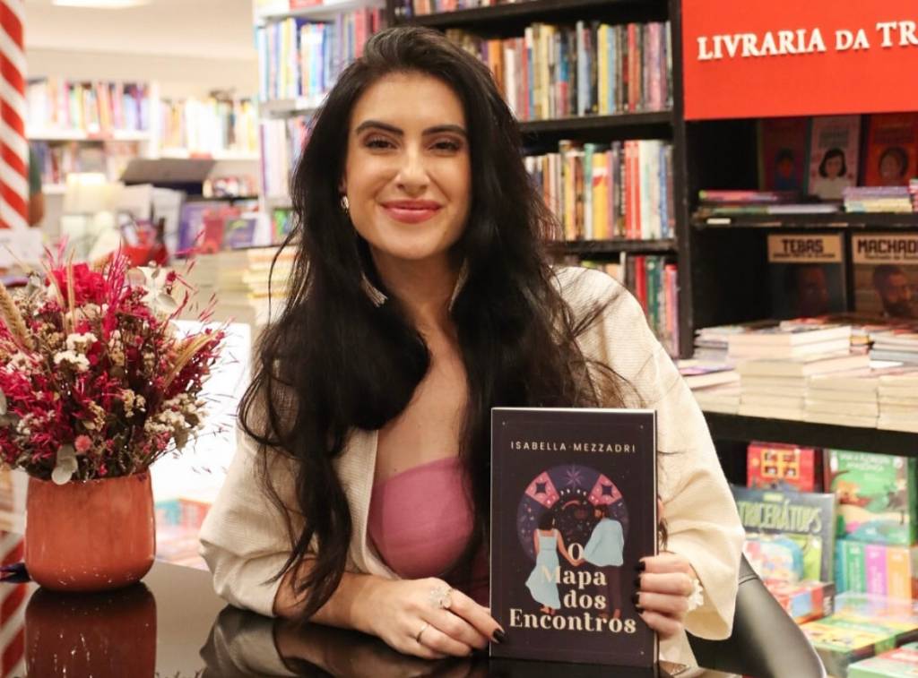 Astróloga lança primeiro livro e vira best-seller de cara: “Empurrão cósmico”