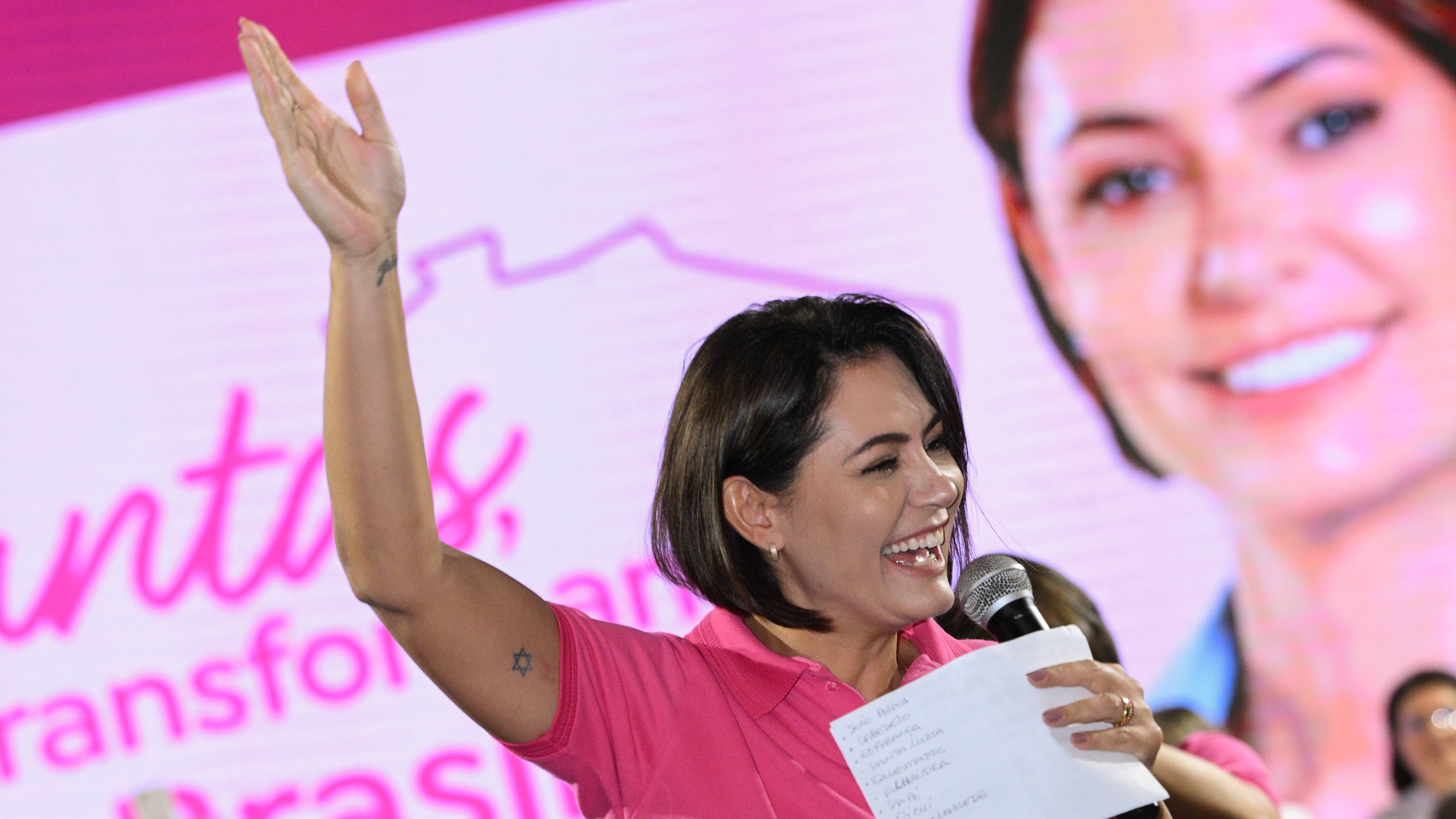 Michelle compartilha vídeo do principal adversário de Carlos Bolsonaro na disputa pelo Senado em SC