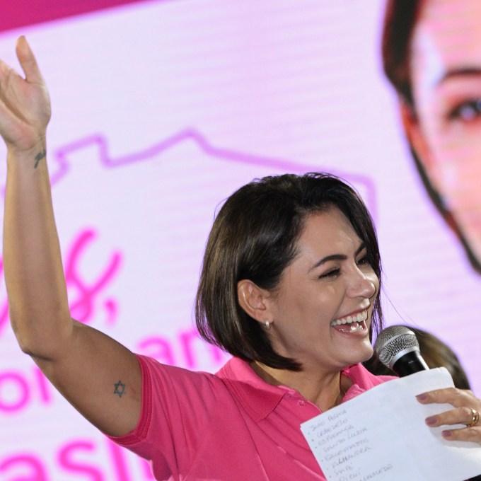 Michelle compartilha vídeo do principal adversário de Carlos Bolsonaro na disputa pelo Senado em SC