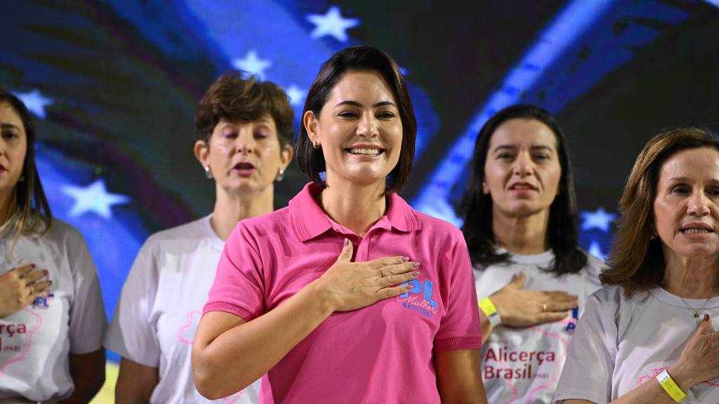 Mulher, religiosa e ‘antiesquerda’: Michelle calibra discurso para 2026
