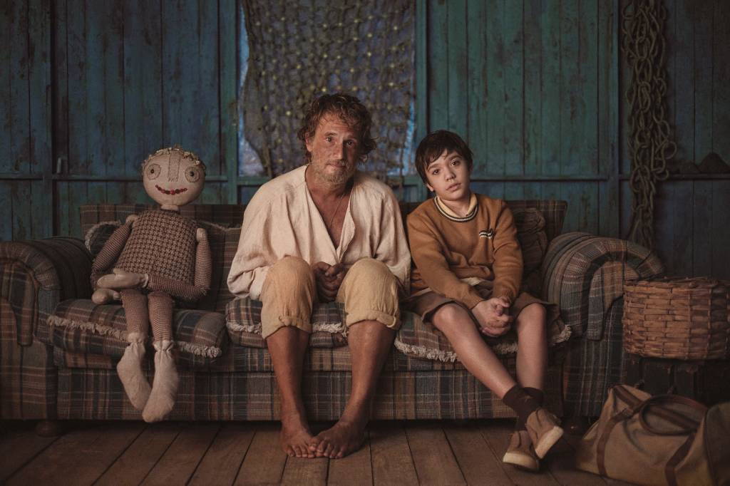 Netflix revela as primeiras imagens de filme ambicioso com Rodrigo Santoro