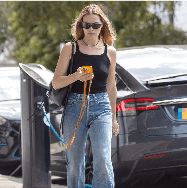 Gente como a gente: Margot Robbie troca Barbie por visual ultrabásico