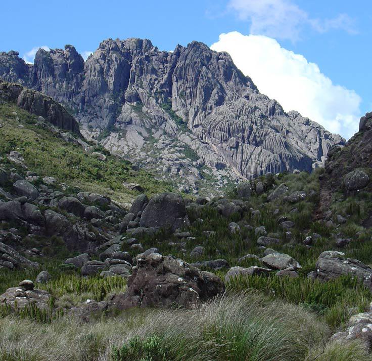 Grupo se perde no Pico das Agulhas Negras, enfrenta frio de -9,2 graus e é resgatado de helicóptero