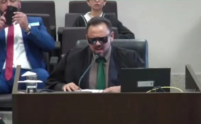 Advogado recita poesia e joga capoeira em julgamento: vídeo viraliza