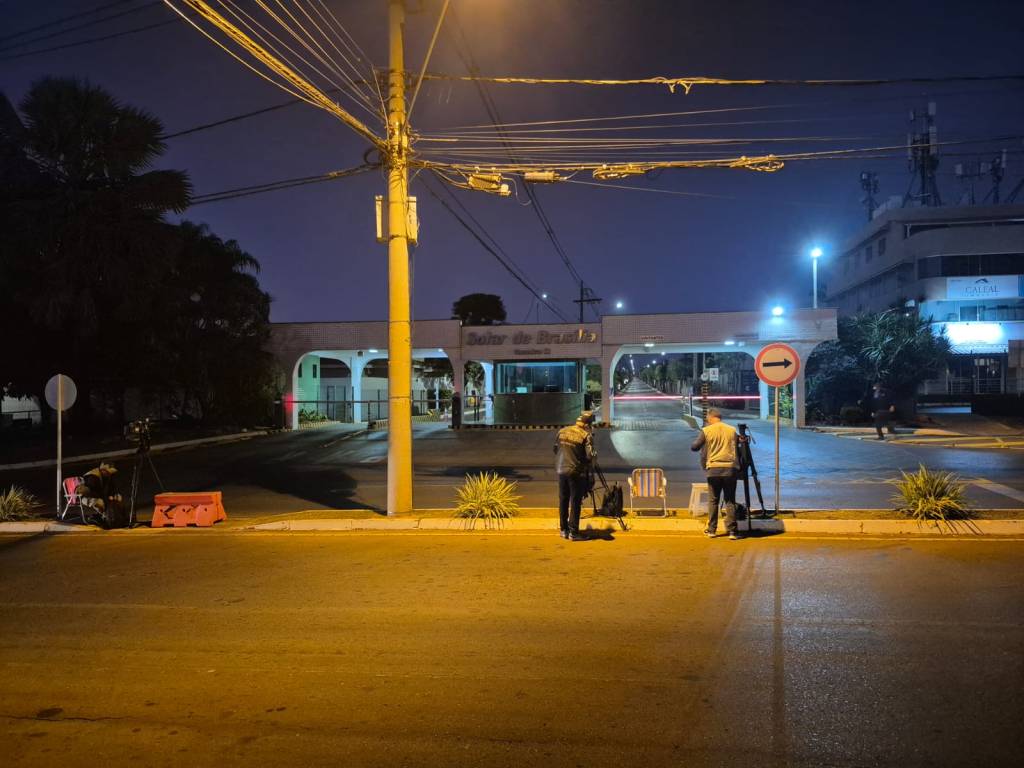 Brasília está mobilizada para registrar o momento da prisão de Bolsonaro