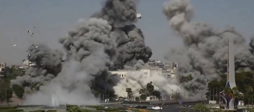 Em nova ofensiva, Israel bombardeia Ministério da Defesa da Síria; veja vídeos