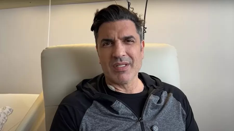 O apresentador Edu Guedes em vídeo feito no hospital após extrair tumor