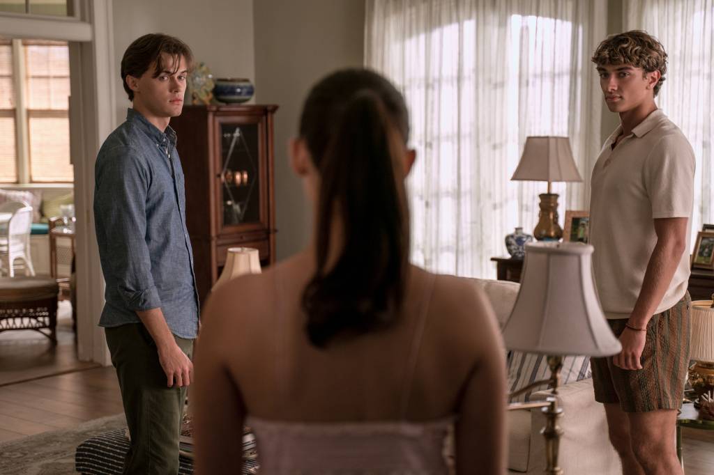 A série sobre trisal em família que agita de clubes de futebol a empresas