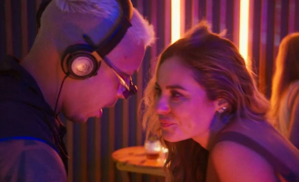 Cena de Heleninha Roitman (Paolla Oliveira) na boate em 'Vale Tudo'
