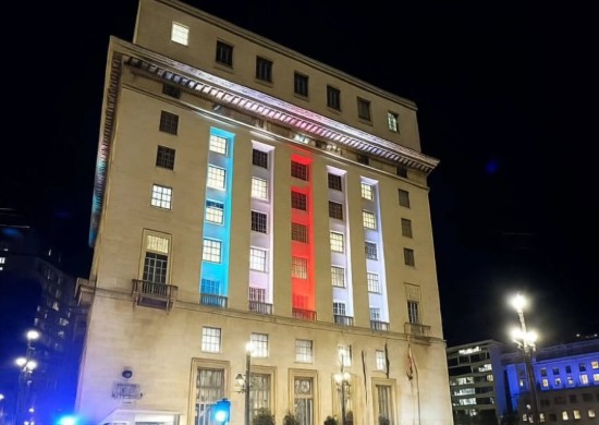 A confusão de internautas com as cores que iluminam a Prefeitura de São Paulo