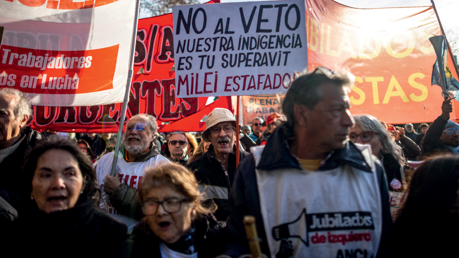 PROTESTO -&ensp;A popula&ccedil;&atilde;o nas ruas de Buenos Aires: insatisfa&ccedil;&atilde;o se expande em grupos como o dos aposentados