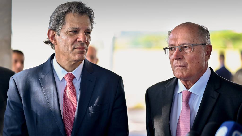 O preço do atraso: tarifaço de Trump expõe fragilidade do protecionismo do Brasil