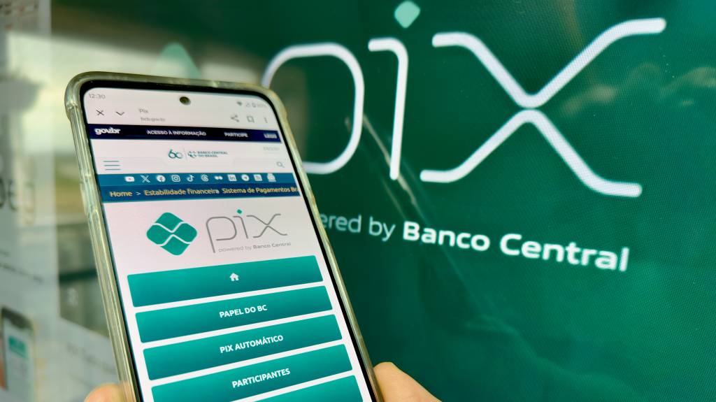 Pix bate recorde e movimenta R$ 1,7 trilhão em setembro