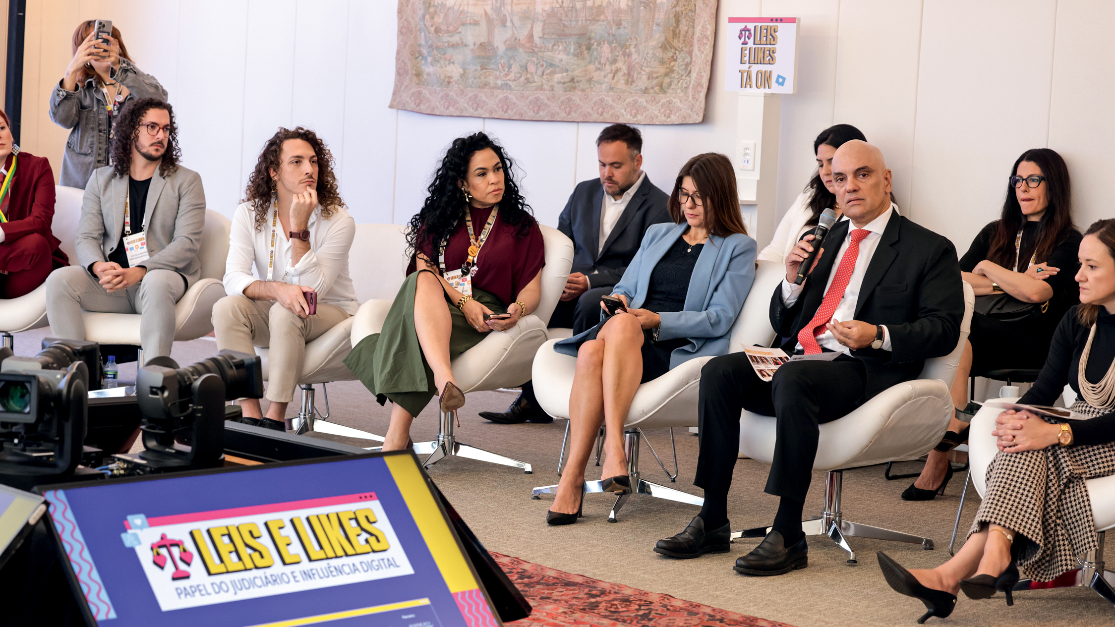 ENGAJADOS&ensp;- Moraes em debate com influenciadores no STF: ministro prop&otilde;e varas especializadas para crimes digitais