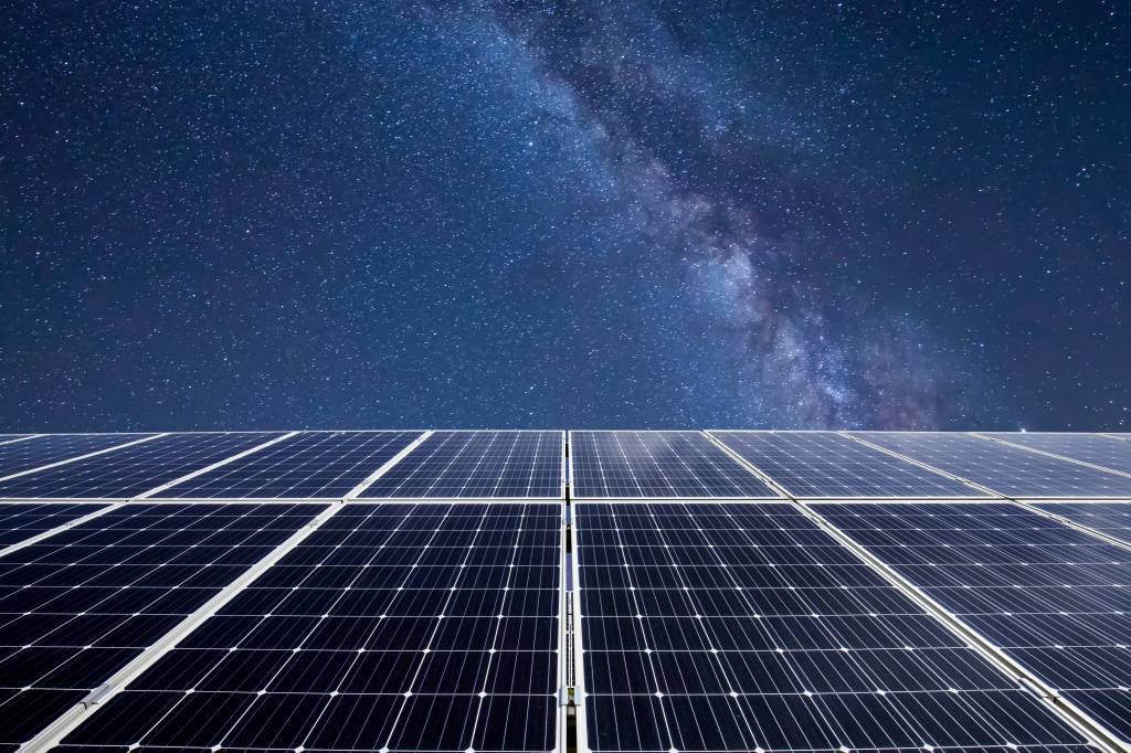 Painéis solares no espaço podem gerar 80% da energia da Europa até 2050, diz estudo