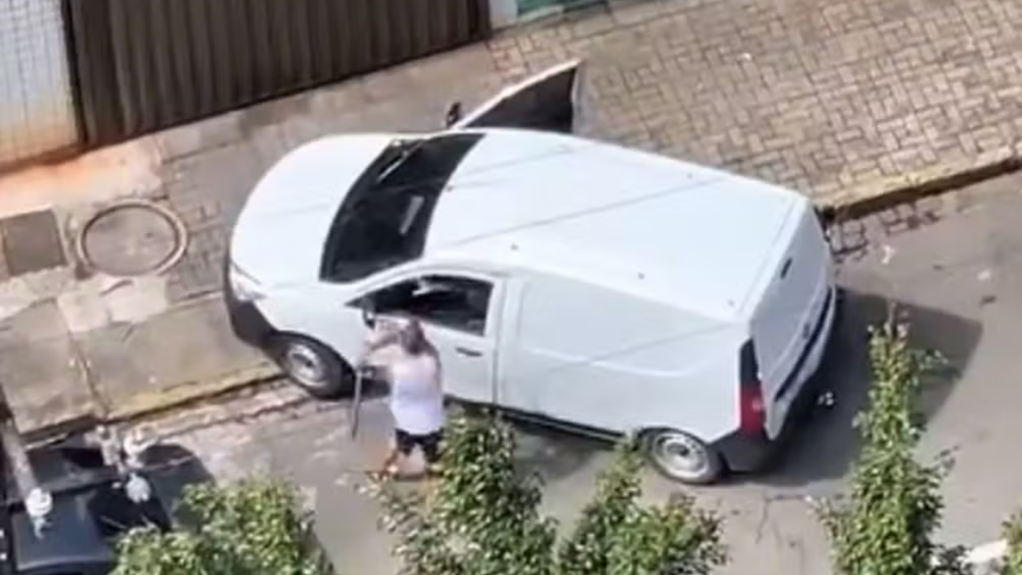 Vídeo: briga de trânsito vira espancamento, atropelamento e pedrada em PE