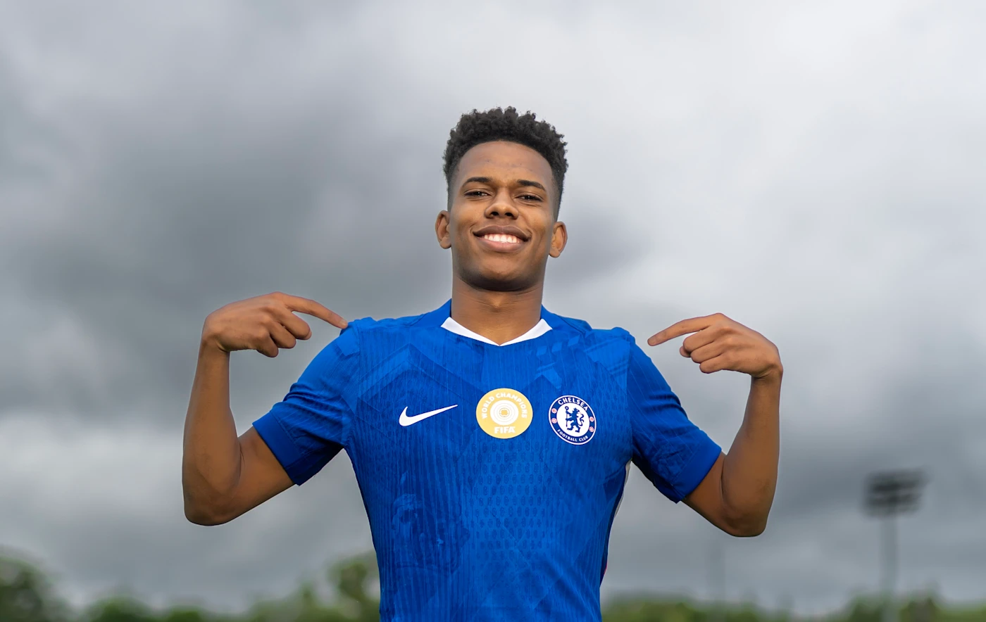 Ex-Palmeiras, Estêvão chega no Chelsea: ‘Bem-vindo ao Campeão Mundial’