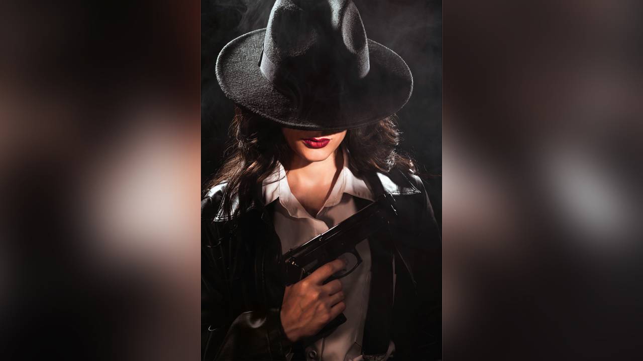 ESTEREÓTIPO - Agente dentro do figurino hollywoodiano: nada mais distante da realidade do que o modelo aventureiro