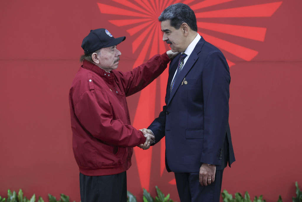 Maduro estaria planejando fuga para Nicarágua ante ameaça dos EUA, diz jornalista