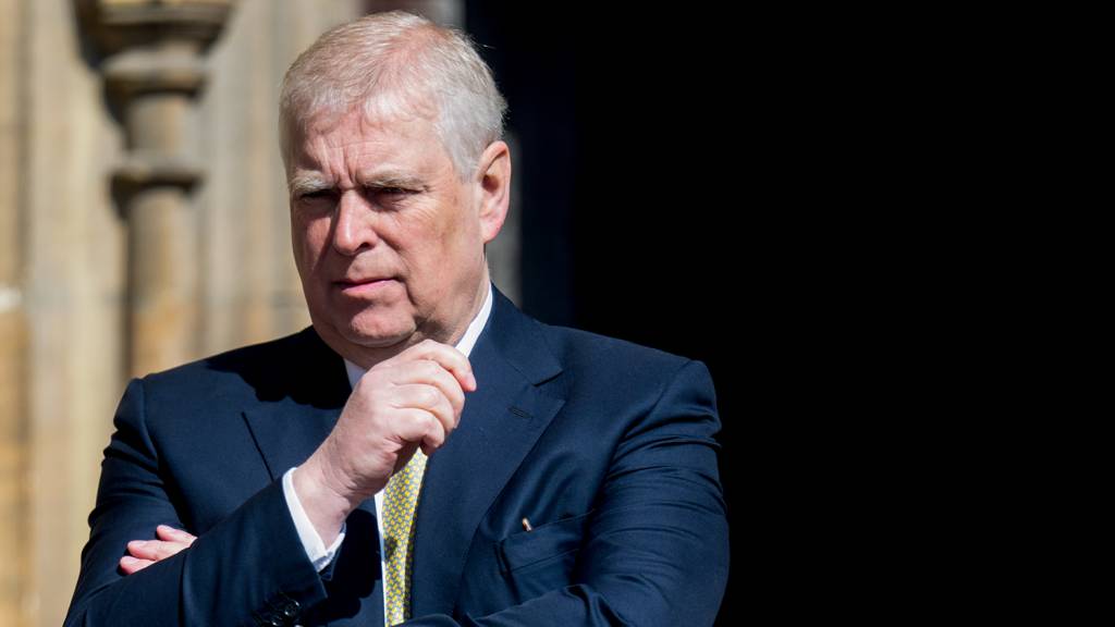 Sempre dá para piorar: nova biografia revira detalhes inéditos do declínio do príncipe Andrew