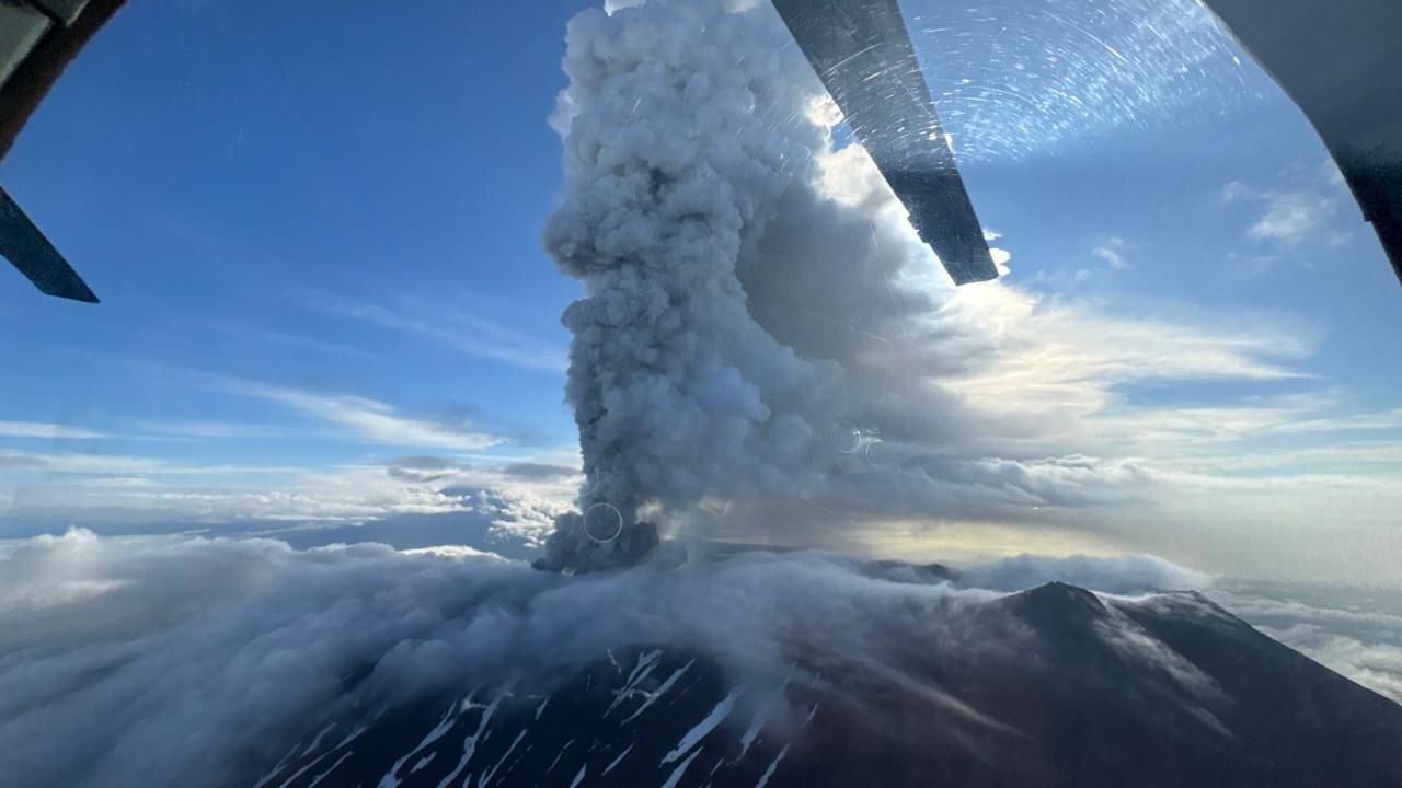 Vídeo: Vulcão na Rússia entra em erupção pela primeira vez em 600 anos