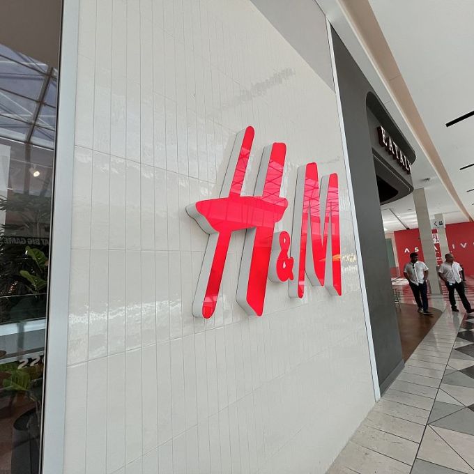 H&M inaugura sua primeira loja no Brasil e acirra disputa na moda nacional