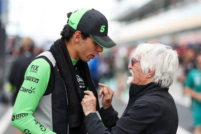 BUDAPEST, HUNGARY - AUGUST 03: Gabriel Bortoleto of Brazil and Stake F1 Team Kick Sauber with Bernie Ecclestone prior to the F1 Grand Prix of Hungary at Hungaroring on August 03, 2025 in Budapest, Hungary. (Photo by Mark Thompson/Getty Images)