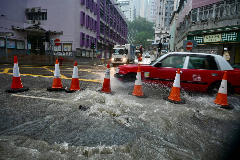 Hong Kong sofre com maior chuva desde 1884 e emite novo alerta máximo