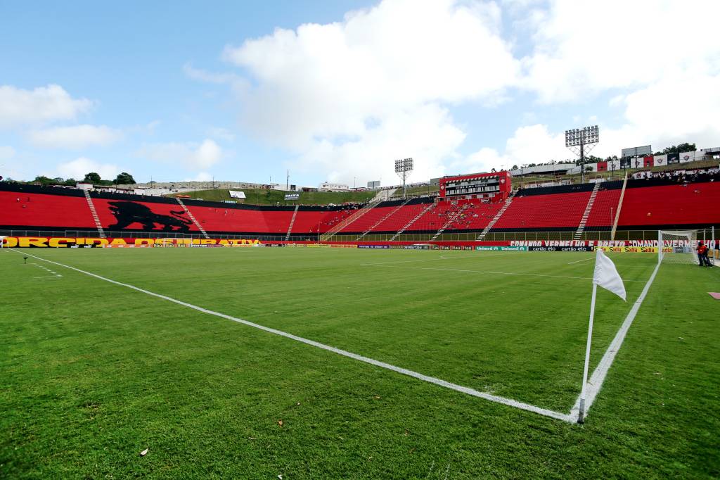 Vitória x Fluminense no Brasileirão: onde assistir, horário e escalações