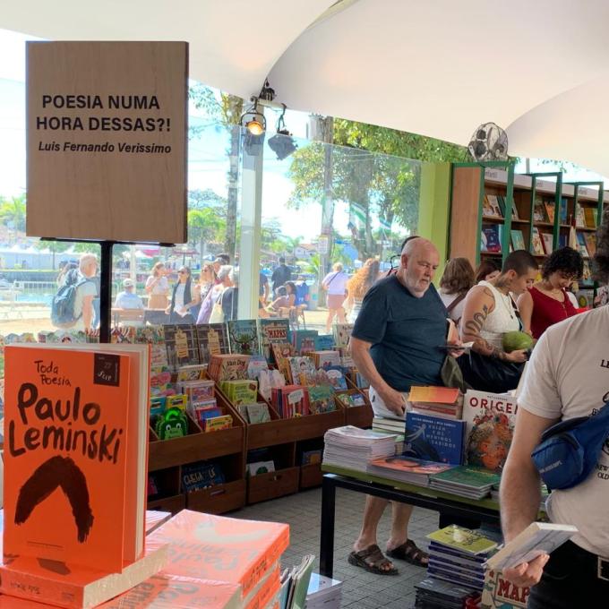 A piada ouvida na Flip por causa dos livros de decoração de Rafa Kalimann